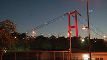 15 Temmuz Şehitler Köprüsü'nden görülen ay ve yıldız manzarası mest etti