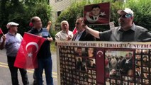 - FETÖ elebaşı 15 Temmuz’da malikânesinin önünde protesto edildi