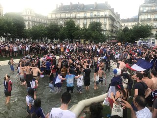 A Grenoble, on s'est baigné place Victor-Hugo