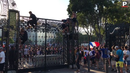 Les Bleus champions du monde : les supporters sortent du parc Chanot dans la joie