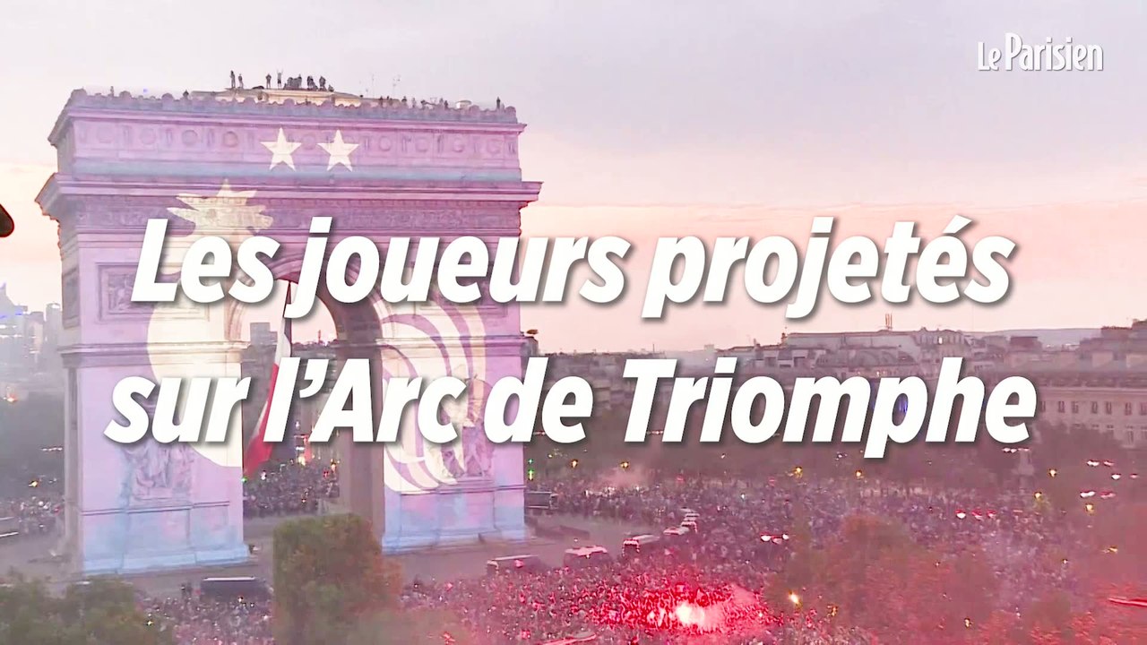 Les visages des joueurs projetés sur l'Arc de Triomphe