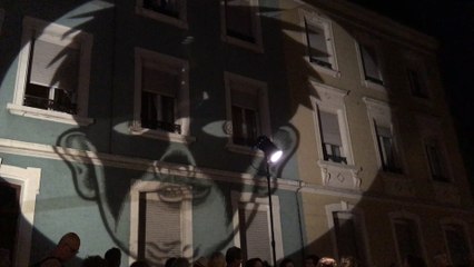 Sangkhumtha : Hope, corps et lumières en procession au festival Scènes de rue