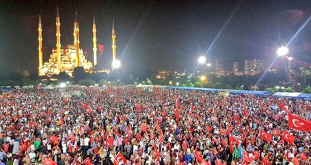 Gece Yarısı İstanbul'un Tüm Minarelerinde Sela Sesleri Yükseldi!