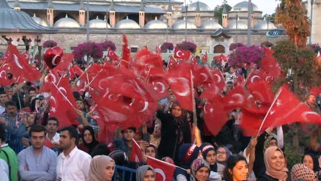 15 Temmuz’un yıl dönümünde binlerce kişi Mevlana Meydanı’na akın etti