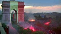 파리는 밤새 광란의 축제...경찰과 투석전까지 / YTN