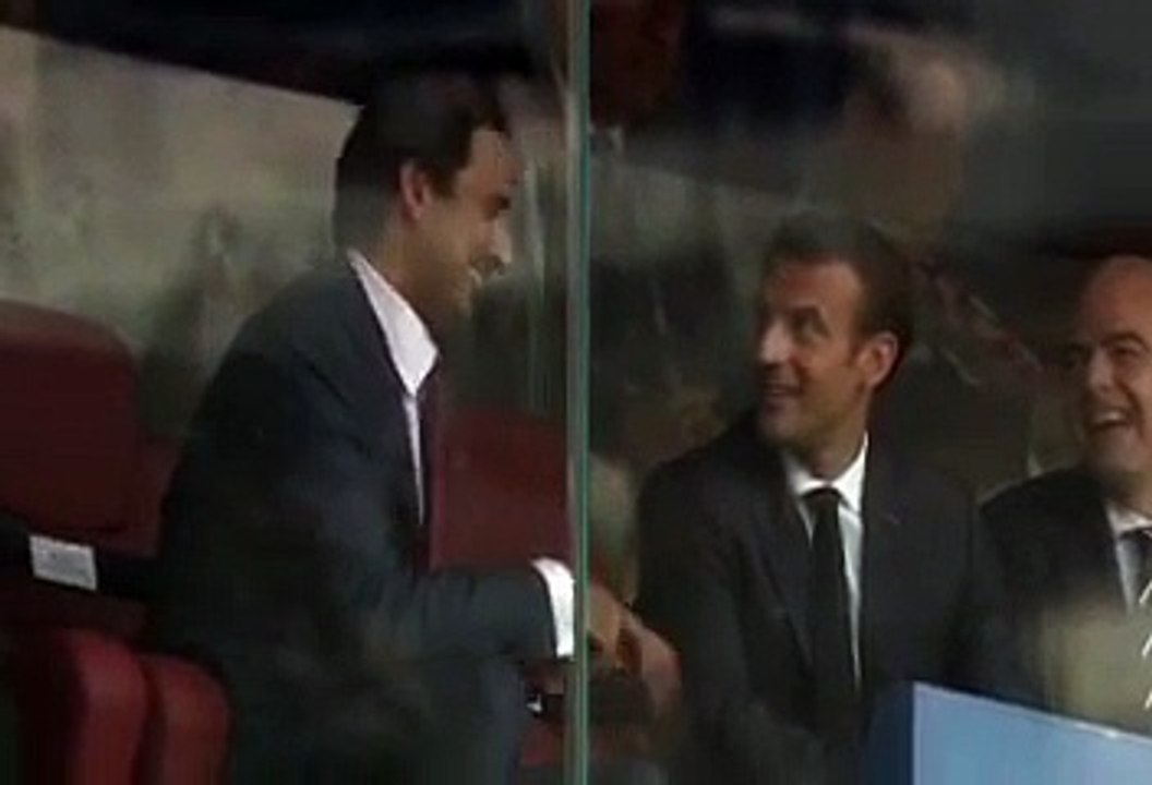 CM 2018 : Quand l'émir du Qatar laisse sa place en tribune à Brigitte Macron !