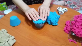 We made the heart with kinetic sand