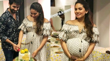 Video herunterladen: Dhadak: Jhanvi Kapoor & Ishaan Khatter share SPECIAL bond at Mira Rajput's Baby Shower | FilmiBeat