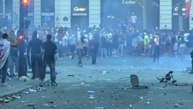 Γαλλία: Δύο νεκροί και εκτεταμένα επεισόδια μετά την κατάκτηση του Μουντιάλ