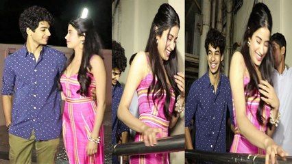 Dhadak: Jhanvi Kapoor & Ishaan Khatter's CUTE CHEMISTRY at the screening is MUST WATCH | FilmiBeat