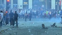 Russia 2018: violenti rovinano la festa a Parigi