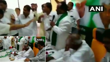 जेडीएस कार्यकर्ताओं ने मीटिंग में किया जमकर हंगामा, एचडी देवगौड़ा भी थे वहां मौजूद