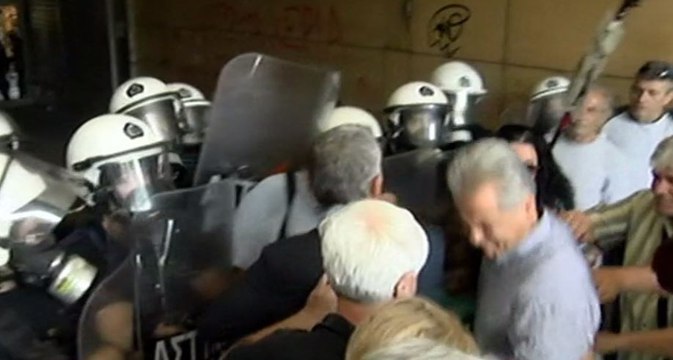 Η ΠΟΕΔΗΝ «πολιορκεί» το Υπουργείο Οικονομικών