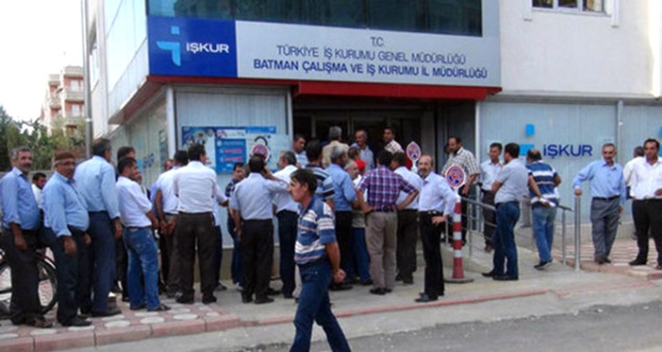 İşsizlik Oranı Nisanda Geçen Yılın Aynı Ayına Göre 0,9 Puan Düşüşle Yüzde 9,6 Oldu.