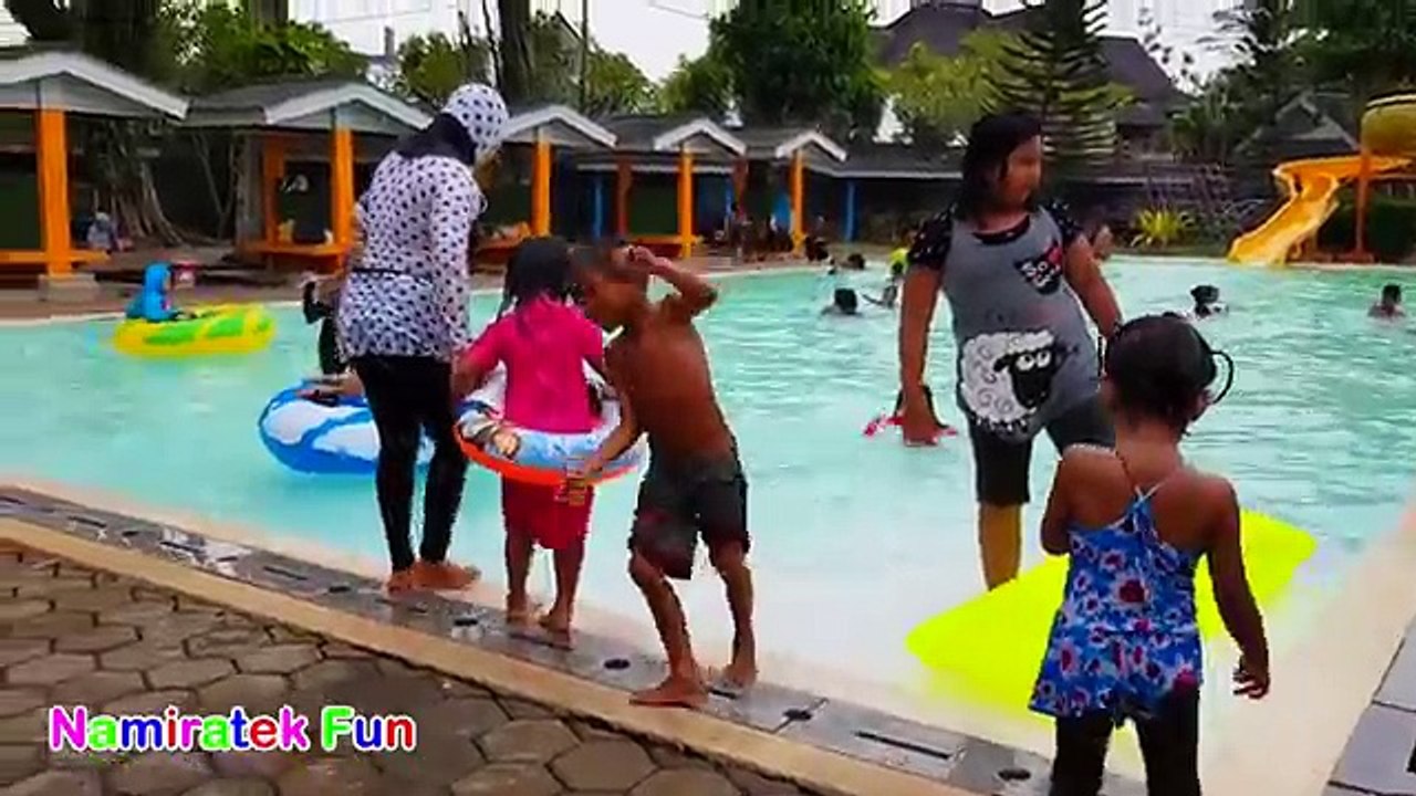 balita belajar berenang di Kolam Renang Anak | Fun Kids Learn Swimming Underwater in Swimming Pool