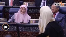 Dr M senyum bila Dewan Rakyat kecoh