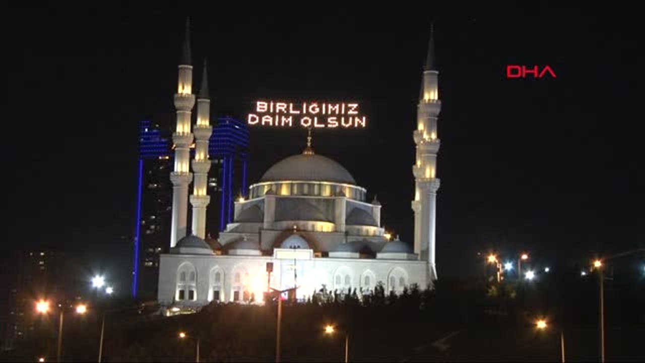 İstanbul'da Sala Okundu