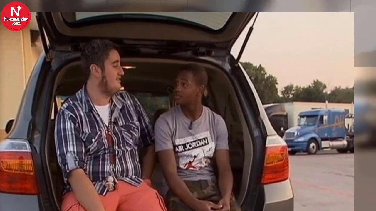 Teens See Pretty Girl In Car Next To Them. Then They Notice She’s Mouthing ‘Help Me’
