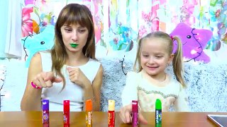 Little Babies Learn Colors with Lipstick