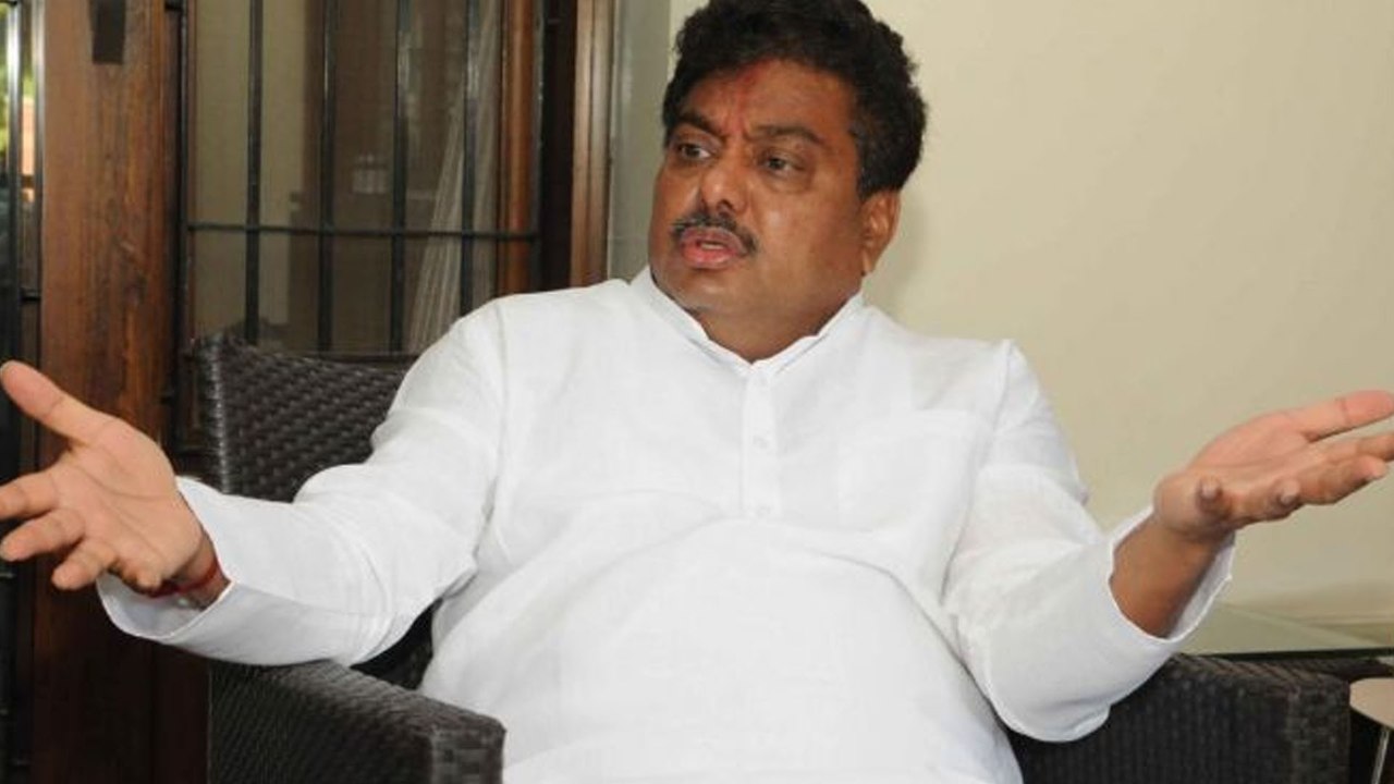 ಲಿಂಗಾಯತ ಪ್ರತ್ಯೇಕ ಧರ್ಮದ ಹೋರಾಟದೊಂದಿಗೆ ಮತ್ತೆ ಬಂದ್ರು ಎಂ.ಬಿ.ಪಾಟೀಲ | Oneindia Kannada