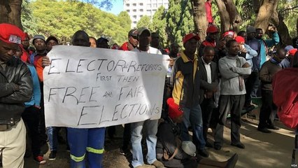 Zimbabwean opposition shows up in front of electoral commission to demand reforms [No Comment]