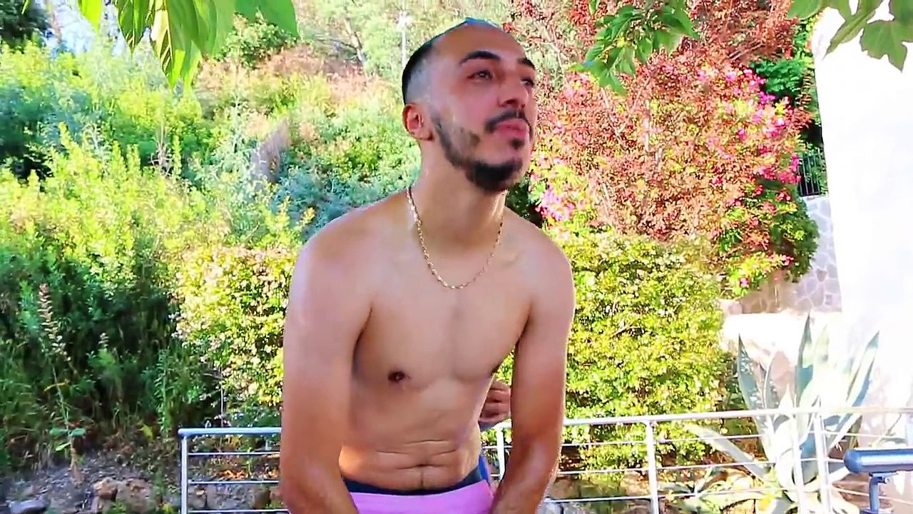 ON FOU LE BORDEL POUR LA VICTOIRE DE LA COUPE DU MONDE - ON JETTE MON ABONNÉ DANS LA PISCINE