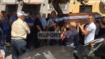 Report TV - Shkodër, përcillen për në banesën e fundit ish-polici Bërcana dhe bashkëjetuesja e tij
