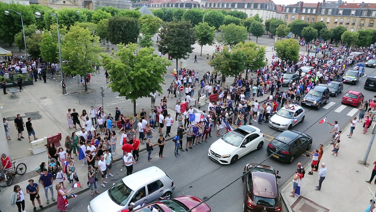 La liesse dans les rues de Longwy