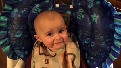 La réaction de ce bébé qui pleure en écoutant sa maman chanter : tellement émouvant