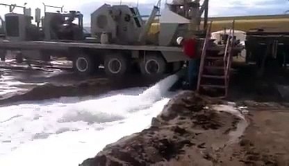 Cet ouvrier va avoir droit à une douche gratuite... FAIL de la journée