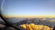 Ce pilote filme la vue depuis son cockpit à l'atterrissage en Nouvelle-Zélande
