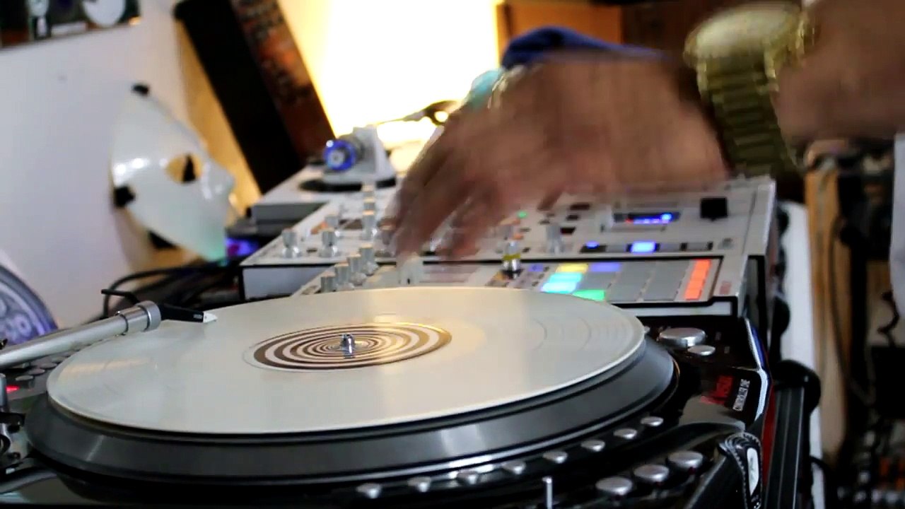 Dj Hypnotize Controller One Scratch Composition- SkratchVlog Ep. #65