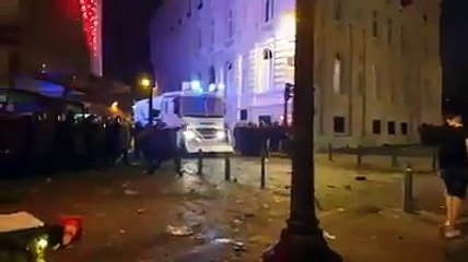 الفيديو: عنف وفوضى تتخلل احتفال الفرنسيين بكأس العالم في شوارع باريس