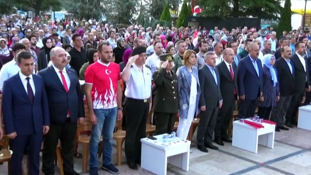 Kastamonu'da Asker, Polis ve Vatandaş El Ele Türk Bayrağını Taşıdı