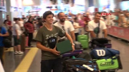 Spor Wimbledon Şampiyonu Türk Tenisçi Yurda Döndü