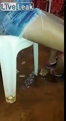 Altına işeyen kız