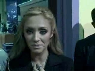 Anahi manda besos a los ninos del Teleton