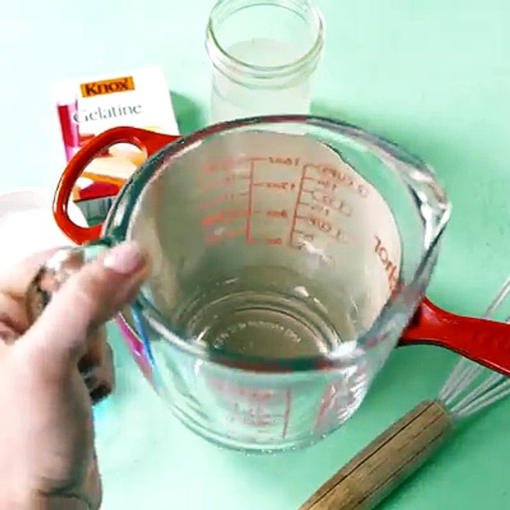 Tiffany blue jell-o shots are the classiest way to booze up this wedding season Full recipe: