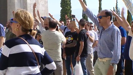 Noticia | Cara al sol contra la exhumación de Franco