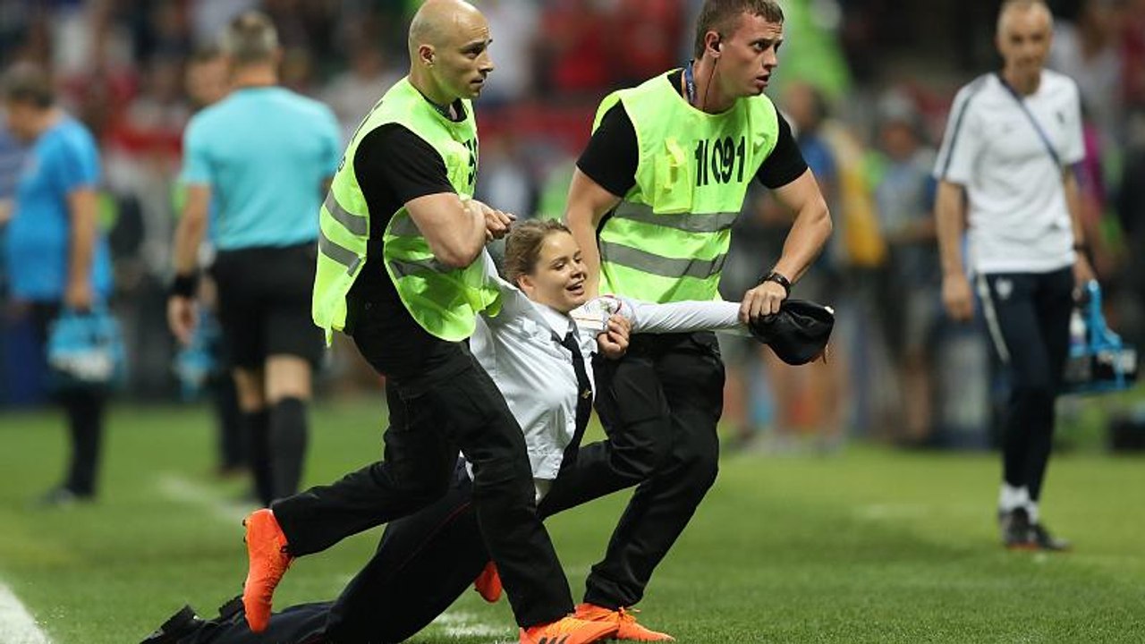 Mundial 2018: ¿Quiénes son los espontáneos que ingresaron al terreno de juego en la final?