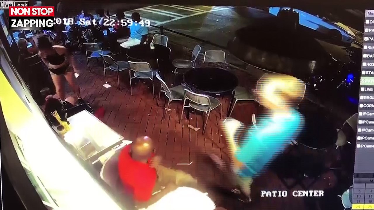 Un homme touche les fesses d'une serveuse et se prend une bonne raclée (vidéo)