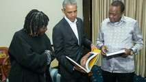 شاهد: باراك أوباما يزور بلده الأصلي كينيا ويرقص مع جدته سارة