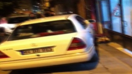 Kahvehaneye giren pitbull cinsi köpek 2 kişiyi yaraladı