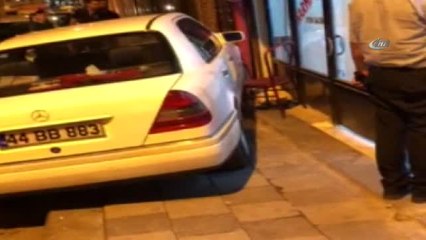 Kahvehaneye Giren Pitbull Cinsi Köpek 2 Kişiyi Yaraladı