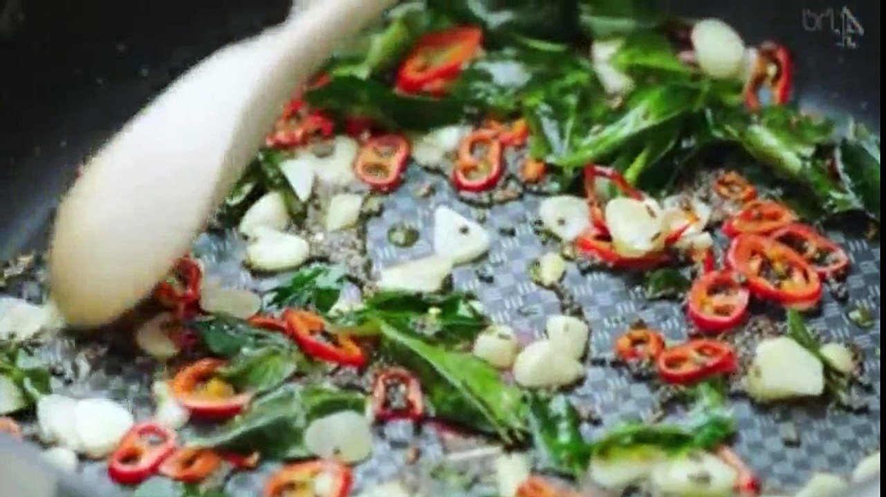 Jamies Super Food S01  E01 Squash Daal with Fried Egg, and