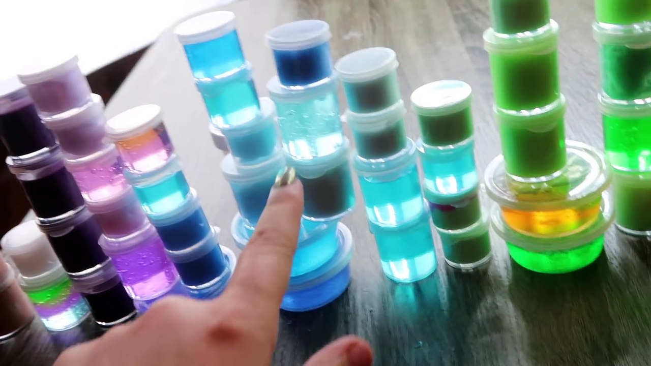 MAKING 100 MINI SLIMES AND THEN MIXING 100 MINI SLIMES INTO A RAINBOW SLIME SMOOTHIE!