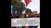 En attendant les Bleus sur les Champs-Élysées