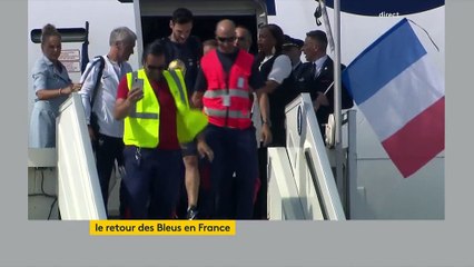 Coupe du monde 2018 : revivez l'arrivée triomphale des Bleus sur le tarmac de Roissy Charles-de-Gaulle