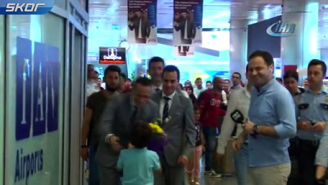 Cüneyt Çakır yurda döndü