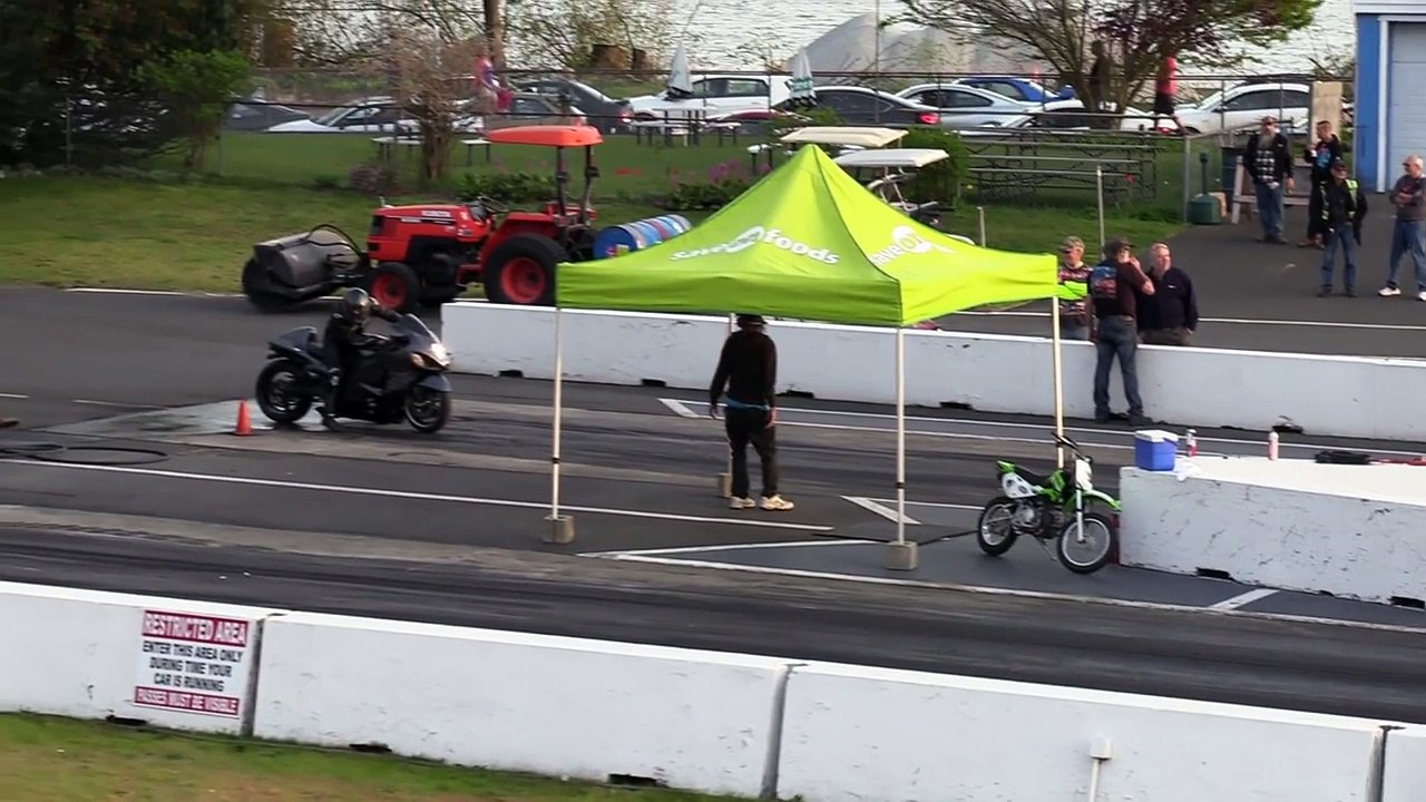 Hayabusa vs Aprilia rsv4 rr - street bikes racing ( 720 X 1280 60fps )